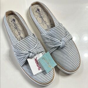 Tommy Bahama Gray Slip-On Sneaker Flats Nautical Style
